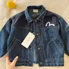 Chaqueta de Mezclilla Suave para Niños Niños 2026 Primavera y Otoño Nuevo Estilo Cárdigan para Niños Pequeños con Costuras de Contraste Bloques de Color Chaqueta de Mezclilla para Bebés Niñas Elegante