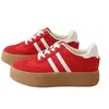 Persona baja 7cm~Aumentador de altura rojo Zapatos de entrenamiento alemanes para mujer 2026 Otoño nuevo retro suela gruesa casual cuero suave zapatos de plataforma