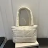 Bolsa de ombro tote de nylon versátil e simples, de grande capacidade, moda de verão 2026, bolsa acolchoada de algodão