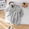 Invierno 2026 Nuevo Estilo Mono de Terciopelo Deportivo con Cremallera para Niños Color Algodón Más Terciopelo Cálido Conjunto de Dos Piezas para Niñas Sudadera con Capucha