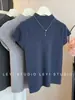 Design Elegante e Puro de Caimento Justo com Mangas Curtas Volantes e Gola Meia-Alta em Tricô, Novo para a Primavera, Estiloso e Emagrecedor, Top Casual Simples
