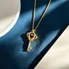 Colar Pingente Chave Banhado a Ouro 24K Estilo Europeu e Americano Transfronteiriço com Microincrustação para Mulheres, Novo Modelo com Embelezamento Completo de Diamante, Durável e Não Desbota