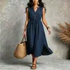 Vestido de verão sem mangas com decote V, feito sob medida para mulheres, em algodão e linho, com cintura de cordão, bolsos grandes, fendas laterais e comprimento médio para um visual elegante.