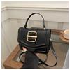 Bolso de mujer personalizado de moda simple 2025, nuevo bolso de hombro portátil de nicho, bolso cruzado retro con texto, bolso cuadrado pequeño para ir al trabajo.