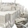 Componentes GRC personalizados para la fachada exterior de todo el proyecto, incluyendo dinteles de puertas, columnas de porche, plataformas con relieves florales y un juego completo de elementos decorativos de cemento prefabricados