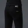 Jeans skinny ajustados de marca italiana que no se decoloran para hombre, pantalones casuales lavados de alta gama color negro puro, nuevo modelo de otoño