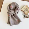 Bordado de Caballero ~ Bufanda de color liso suave y acogedora estilo coreano para mujer, calentador de cuello cálido y a prueba de frío para otoño e invierno, lindo