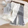 Pantalones de encaje acampanados nuevos para niñas Otoño 2026 con bordes festoneados, Leggings versátiles y elegantes de corte ajustado para bebés