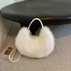 Nuevo bolso de hombro simple para mujer estilo commuter de otoño, bolso de mano de felpa de moda 2026, bolso cruzado versátil para debajo del brazo