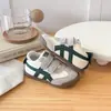 Zapatos retro versátiles Forrest Gump para niños 2026 otoño nuevo zapatillas casuales antideslizantes de suela blanda para niñas zapatos deportivos para niñas