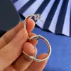 Pendientes de Aro con Forma de C Brillantes Sencillos Estilo Ins Diseño de Anillo Clásico Muestra Lujo Elegante