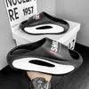 Sandalias deportivas de venta caliente de fábrica para hombre, antideslizantes, de suela gruesa, estilo nuevo, adecuadas para parejas, uso al aire libre, sandalias cómodas de meter