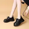 Zapatos de mujer con cordones y suela blanda, nuevo modelo otoño 2026, versátiles de suela gruesa, cuero suave, estilo británico, mocasines ligeros y cómodos para mujer