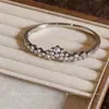 Pulseira de Fivela Geométrica de Zircônia Europeia e Americana Transfronteiriça Levemente Luxuosa de Alta Qualidade Exquisita Anel de Mão Temperamento Retrô Joia de Mão Versátil para Mulheres