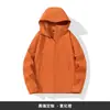 Chaquetas softshell de otoño e invierno con estampado de logo, diseñadas para equipos de ventas de empresas, como ropa de trabajo para actividades al aire libre, y disponibles en estilos unisex