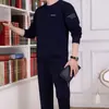 Conjuntos Esportivos de Outono e Inverno para Homens, Conjunto Casual de Duas Peças em Algodão com Fleece, Estilo Masculino 2024, Conjunto de Gola Redonda para Meia-Idade