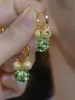Brincos explosivos roxos ar leste para mostrar brincos brancos com diamante bola de diamante roxa design de nicho estilo de moda brincos versáteis