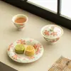 Gaiwan de pie alto con flor de camelia pintada a mano en blanco, cuenco de té cerámico de lujo ligero para el hogar anti-quemaduras, cuenco de té para juego de té Kung Fu de alta gama