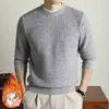 Suéter Grueso de Punto para Hombre con Cuello Redondo, Estilo Falso Dos Piezas, Forrado de Terciopelo, Novedad Otoño/Invierno 2026, Casual, Color Liso, Caliente