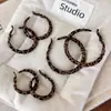 Pendientes de aro de terciopelo con estampado de leopardo estilo Hong Kong retro, que irradian un ambiente sofisticado y elegante, con un diseño único y estiloso.