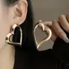 Uau Brincos Estilo Metal Minimalista de Luxo com Coração Vazado de Pérola Floral Retrô Europeu e Americano