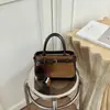 Bolso de mano con acabado mate retro, nueva colección otoño/invierno 2026, bolso cruzado versátil para mujer, bolso tote moderno y popular, bolso de mano pequeño