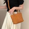Bolso Tejido a Mano de Piel de Vaca Retro Ligero 2025 Nuevo Nicho de Mano Bolso Cesta de Verduras Cuero Genuino Bandolera para Mujer