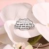 Broche Transfronteiriço Novo Desenho Animado Simples Forma de Letra Preto e Branco Criativo Personalizado Acessórios Citação em Inglês Distintivo de Metal