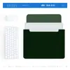 Funda para portátil compatible con MacBook Neo, hecha de material de cuero en la misma serie de colores, ofreciendo un toque premium