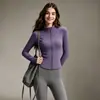 Conjunto de Yoga de Colorblock de Alta Gama Morado Cardigan con Cremallera y Cuello Alto Gris Pantalones de Yoga Ajustados de Tacto Nude de Cintura Alta