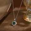Cadena Elegante para Clavícula con Baño de Oro Real y Circonita Microincrustada para Mujer, Diseño de Nicho con Flor de Camelia Esmeralda, Collar de Moda Estilo Celebridad de Internet