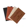 Etiquetas de Couro Personalizadas, Marcas de Vestuário, Logo em Hot Stamping e Relevo, Acessórios de Mala Feitos Sob Medida, Atacado do Fabricante, Couro Plástico de Borracha PU