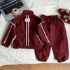 Conjunto de Ropa para Niños Primavera 2026 Nuevo Elegante y a la Moda Chaqueta y Pantalones de Primavera y Otoño para Niños Conjunto de Dos Piezas Moderno para Niños Pequeños y Niños