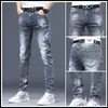 Marca Europeia Moderna Jeans Bordado Personalizado para Homens Preto Estilo Coreano Moderno Slim Fit Elástico Calças Casuais para Homens