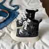 Zapatillas de lona de caña alta con suela gruesa y estampado de estrellas retro estilo coreano para mujer, nuevo modelo 2026, extremadamente estilosas y versátiles, zapatillas casuales para personas menudas