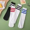 Venta al por mayor de calcetines finos de tres barras estilo jk, calcetines de baile de porristas, calcetines semi altos para primavera, verano y otoño, calcetines de actuación para uniformes escolares de estudiantes.