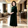 Vestido Novo de Veludo Dourado Plus Size Feminino Outono Inverno Fashionável Estilo Longo Acima do Joelho Vestido de Mãe Rica