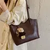 Bolso de mano simple de gran capacidad transfronterizo, textura versátil, bolsa tote, sensación de alta gama, nicho, apariencia retro, bolso de hombro único