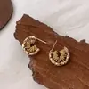 Aretes Minimalistas Únicos y Sofisticados con un Diseño Cuadrado Saturno, Versátiles y Elegantes