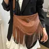 Bolsa Grande Retrô Europeia e Americana com Rebites para Mulheres, Nova Moda Bolsa de Ombro para o Dia a Dia com Franjas, Bolsa Transversal de Ombro Único de Grande Capacidade, Tendência