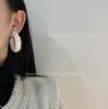 Pendientes de felpa en forma de C para otoño e invierno, nuevos pendientes de piel de conejo de imitación con temperamento de nicho para mujer, pendientes de círculo grande, pendientes de moda para mujer