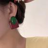 Pendientes acrílicos con costuras geométricas retro francesas de alta gama para mujer, estilo Hong Kong, elegantes y distintivos.