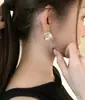 Con suave luz de luna blanca y piedra ojo de gato transparente, combinado con plata brillante, es simple y versátil, adecuado para cualquier estilo, realzando tu temperamento para el uso diario.