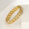 Pulsera de diamante hueco fina femenina moda personalidad cadena retorcida hebilla fábrica fuente venta al por mayor accesorios de aleación de zinc