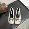Sapatos femininos quadrados retrô estilo francês em camurça, nova coleção de outono 2026, estilo Mary Jane, adequados para uso casual e de trabalho