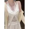 Diseño de encaje estilo francés, puro y seductor, top tipo camisola de cuello halter, dos piezas falsas, ajustable, espalda hermosa, cuello en V, sin mangas para mujer