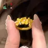 Anillo Pequeño Rojo Libro Mismo Estilo Oro Brillante Cepillado Diamante Flor Dorada Pequeña Anillo Dedo Índice Flor Lleno Flor Nueva Mujer