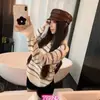 Camiseta de manga larga a rayas estilo americano de imitación de lana para mujer, colección de otoño, con cuello camisero, base de punto y efecto adelgazante