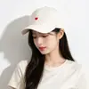 Gorra de visera de pato de color liso bordada con corazón, gorra de béisbol vintage de copa suave, sombrero de sol versátil unisex al por mayor
