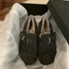 Sapatos fofos de sola grossa para mulheres, sapatos quentes de algodão com forro de fleece, chinelos fechados, para usar ao ar livre, sapatos baixos fofos de lã e veludo cotelê estilo Birkenstock